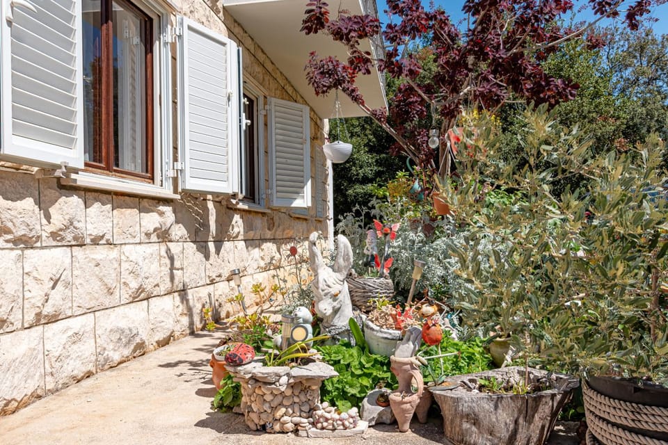 Location, children, Family