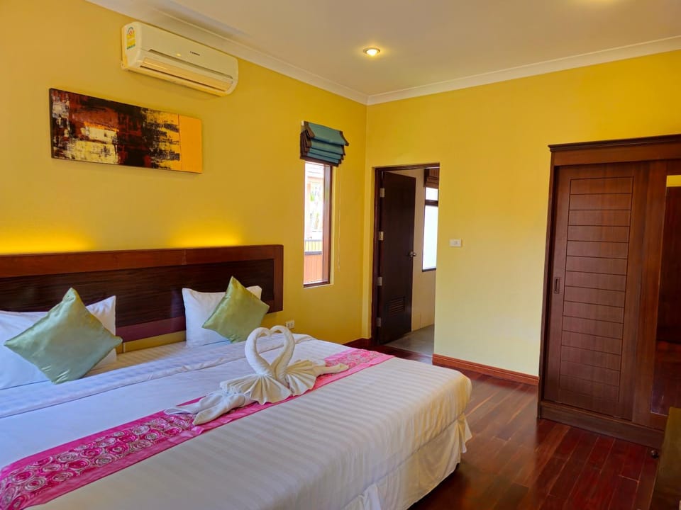 Bed, Photo of the whole room, Bedroom, wardrobe, air conditioner