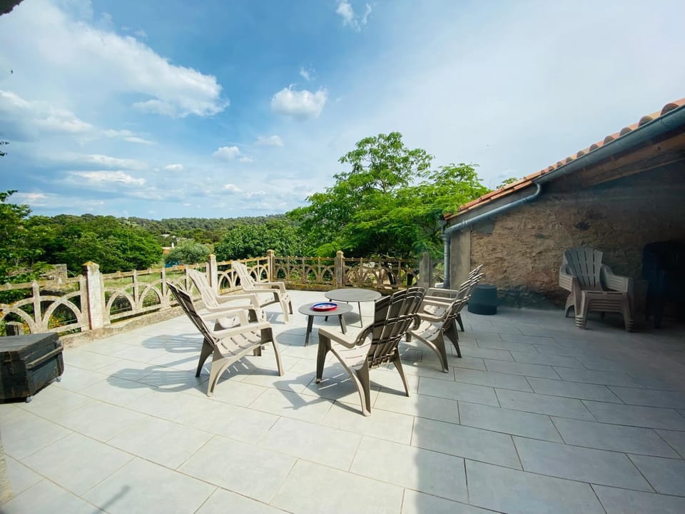 Patio, Entertainment
