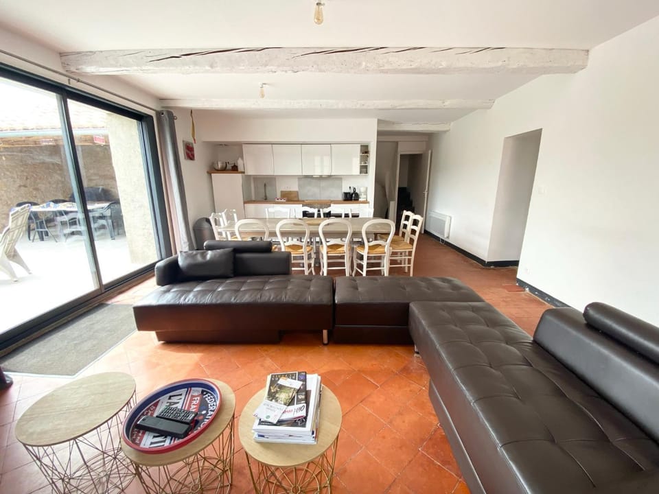 Living room, Seating area, Dining area