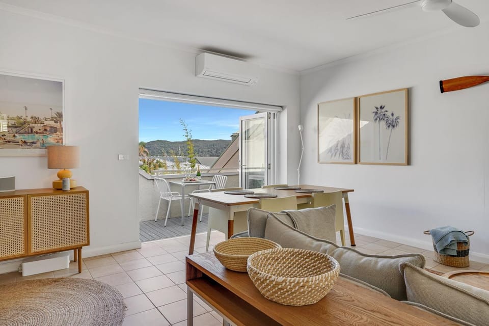 View (from property/room), Balcony/Terrace, Living room, Seating area, Dining area, air conditioner