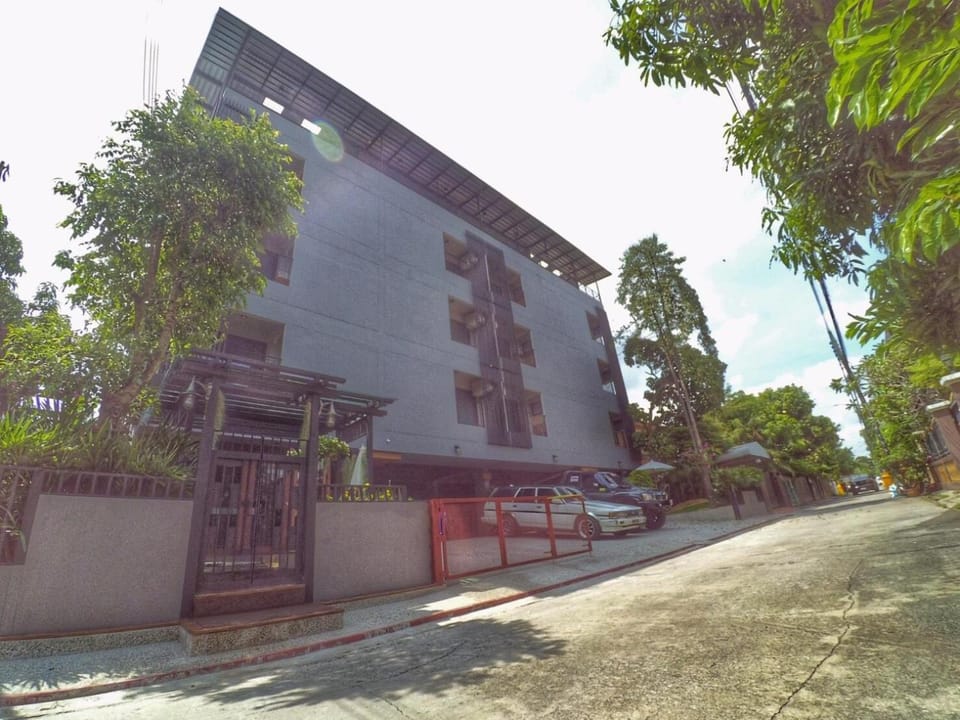 Na Siri Lake View Hotel in Bangkok