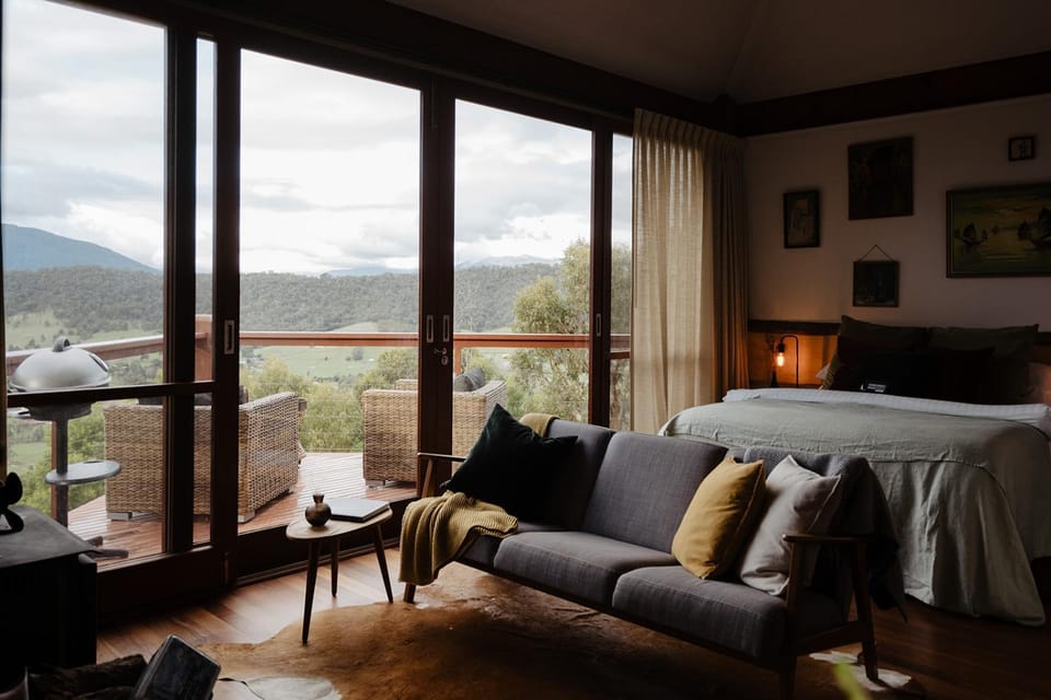 Bed, Natural landscape, View (from property/room), Balcony/Terrace, Living room, Photo of the whole room, Seating area, Bedroom, Mountain view