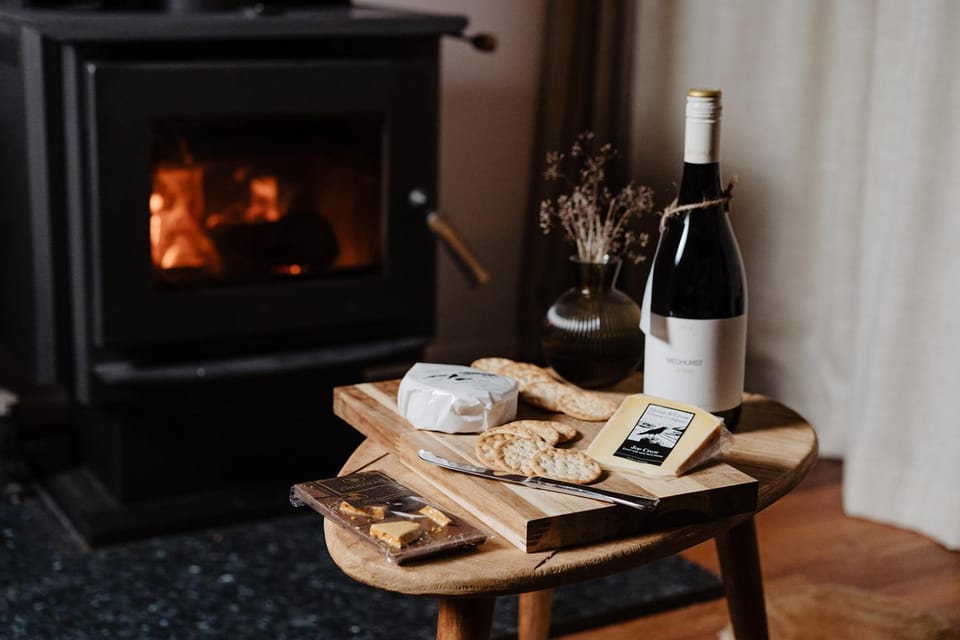 fireplace, minibar