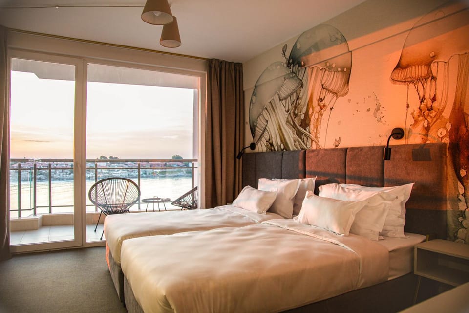 Bed, View (from property/room), Balcony/Terrace, Photo of the whole room, Bedroom