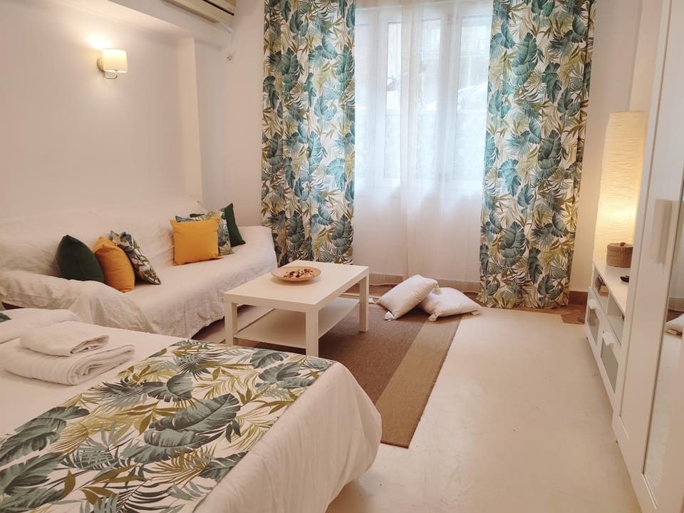 Bed, towels