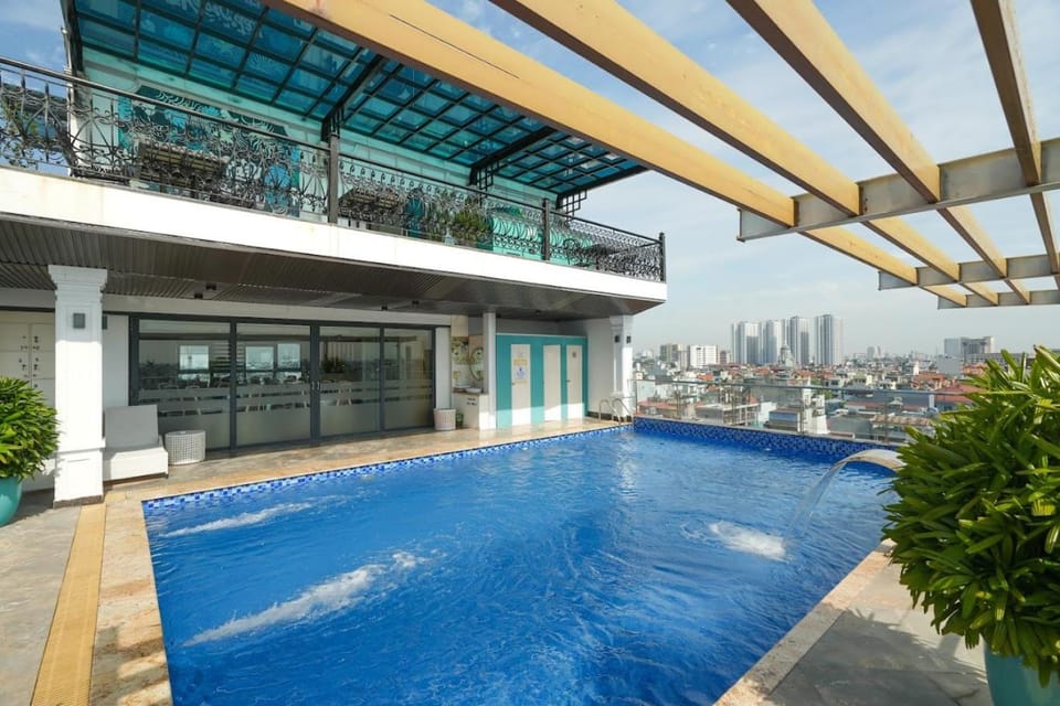 Property building, Day, Swimming pool, Swimming pool