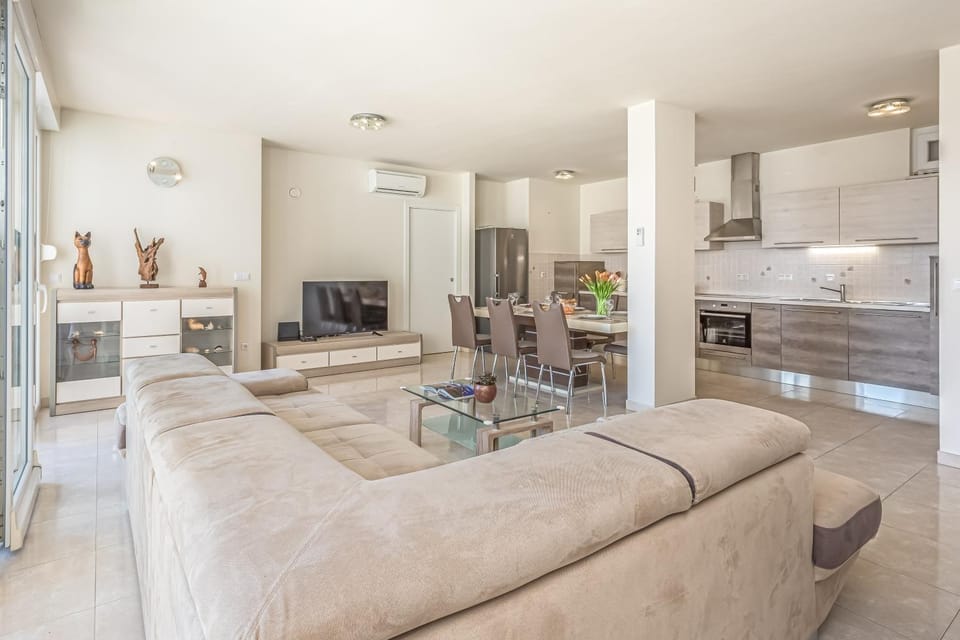 AP 6+2 in one of the most luxury building in Omis Apartment in Split-Dalmatia County