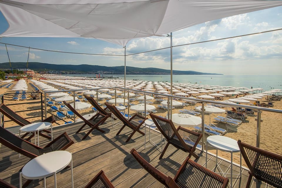 Lounge or bar, Beach