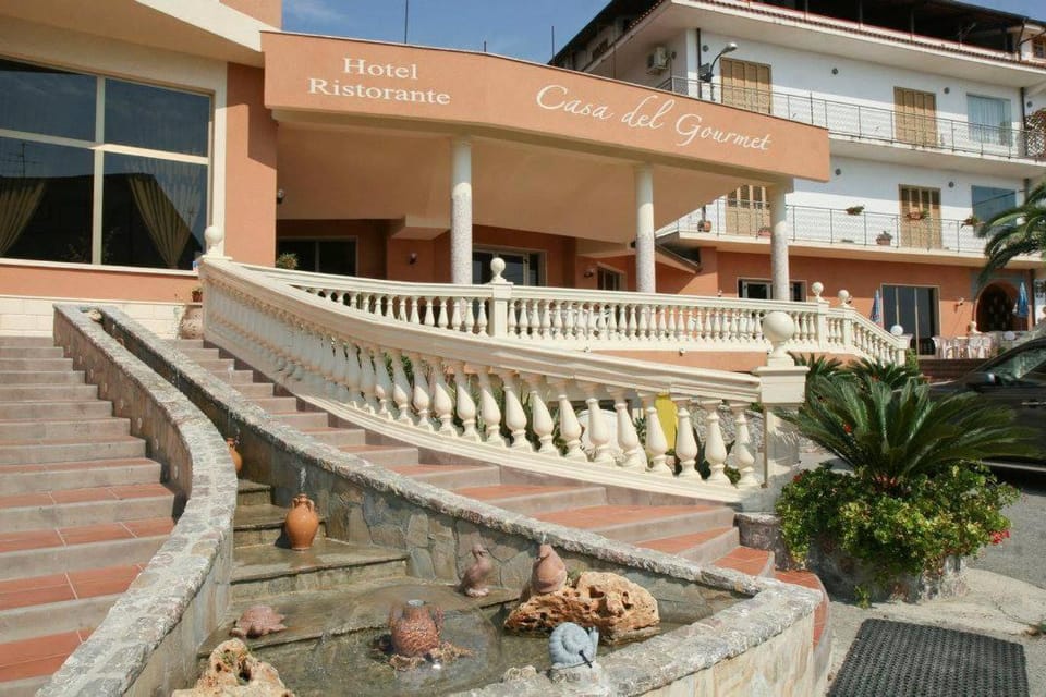 Facade/entrance