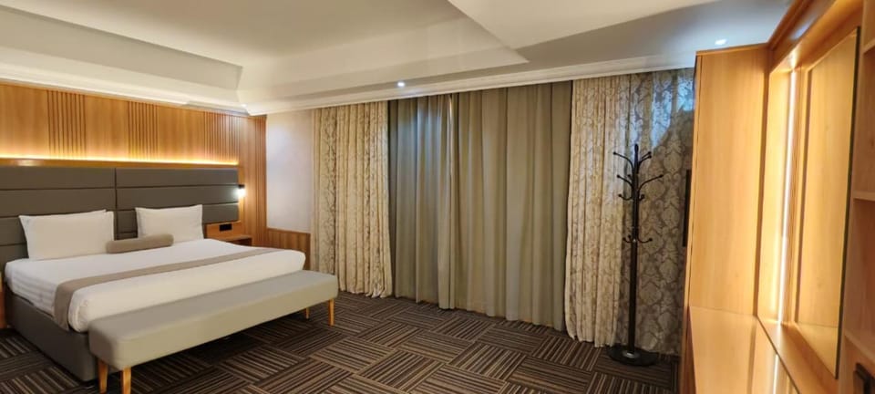 Bed, Photo of the whole room, Bedroom, wardrobe