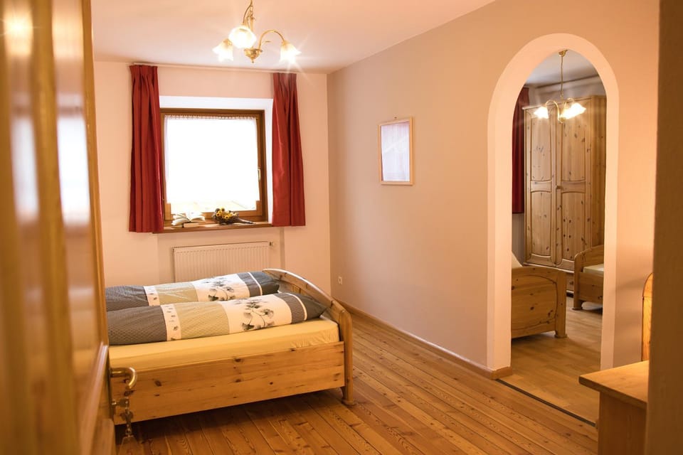 Bed, Photo of the whole room, Seating area, Bedroom