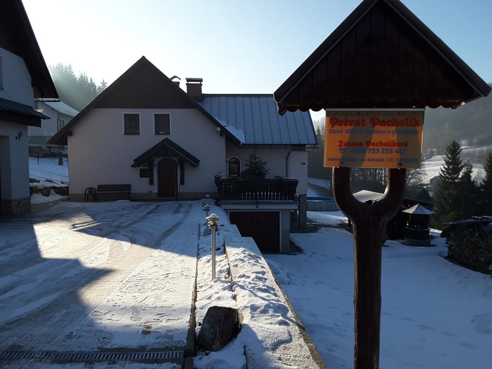 Property building, Winter, Parking
