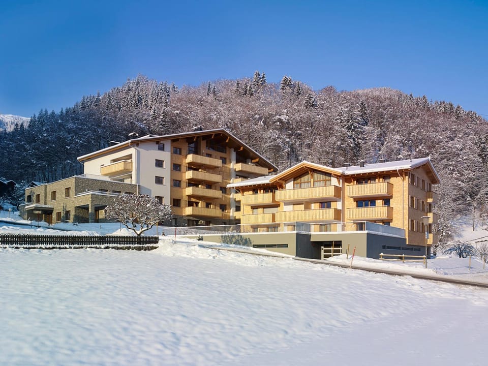 Property building, Winter, On site