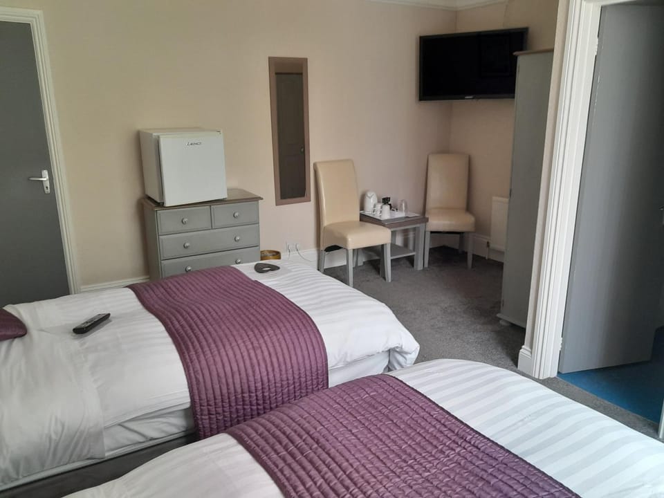 Bed, Seating area, Bedroom