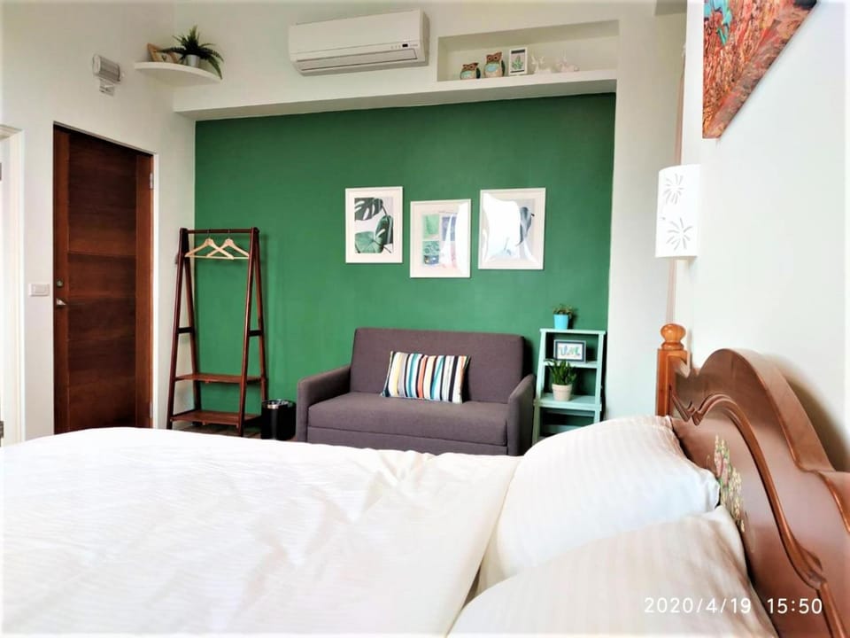 Bed, Photo of the whole room, air conditioner