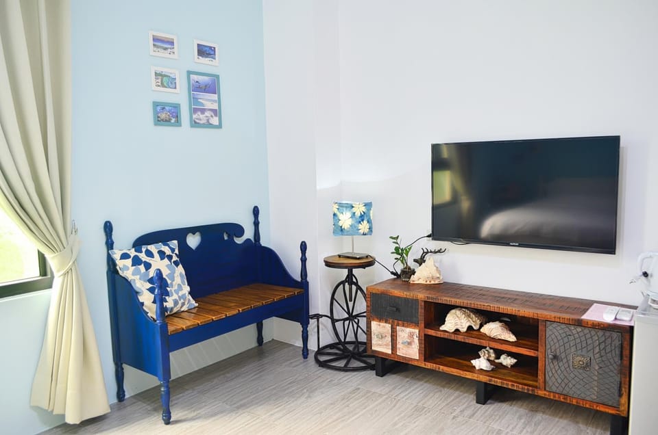 TV and multimedia, Photo of the whole room