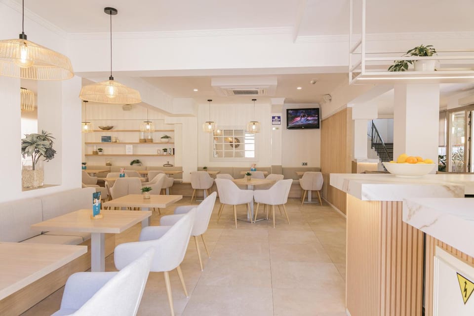 Lounge or bar, Dining area