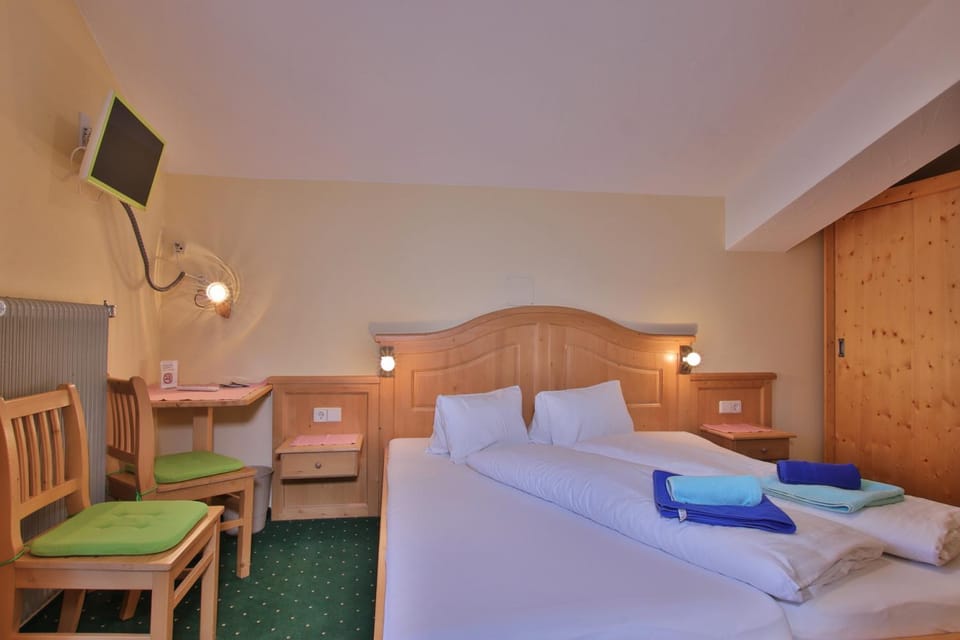 Bed, Photo of the whole room