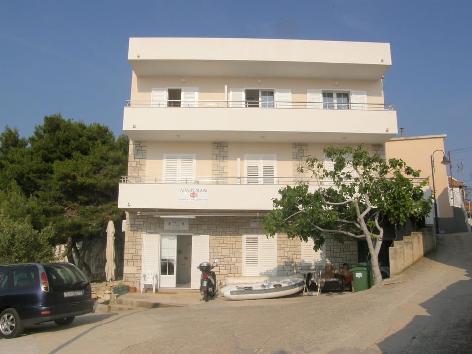 Property building, Facade/entrance