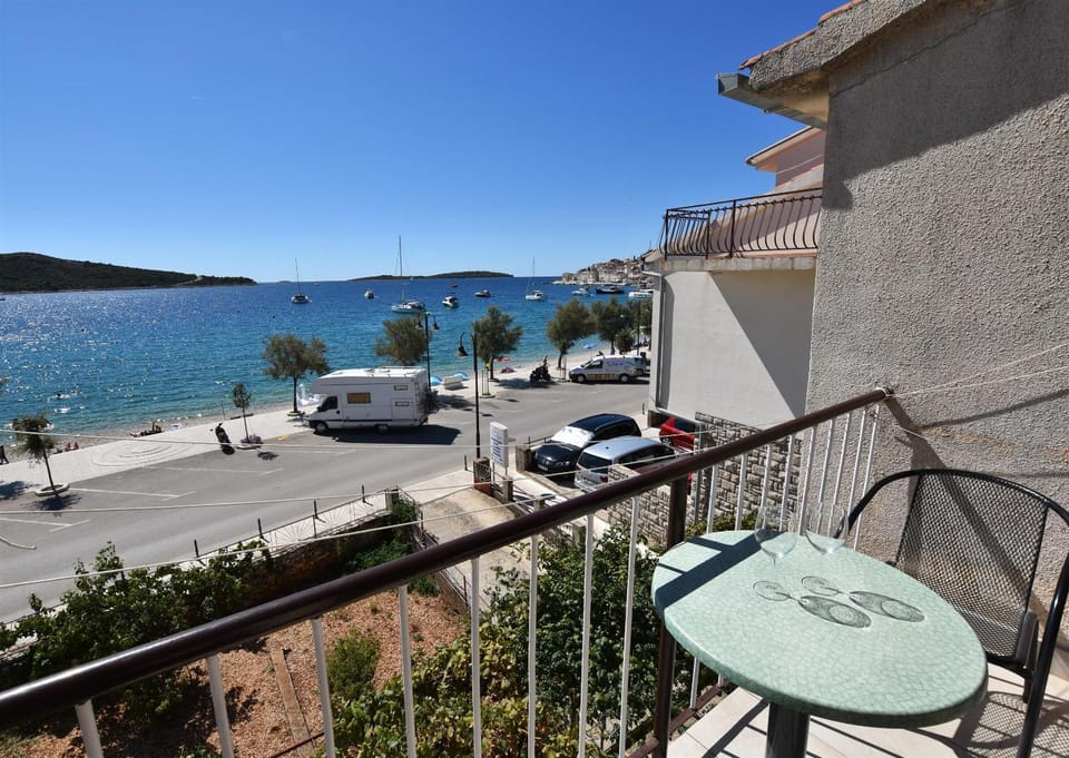 Property building, View (from property/room), Balcony/Terrace, Sea view, Location, Parking