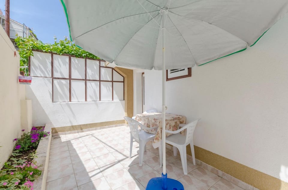 Patio, Day, Balcony/Terrace