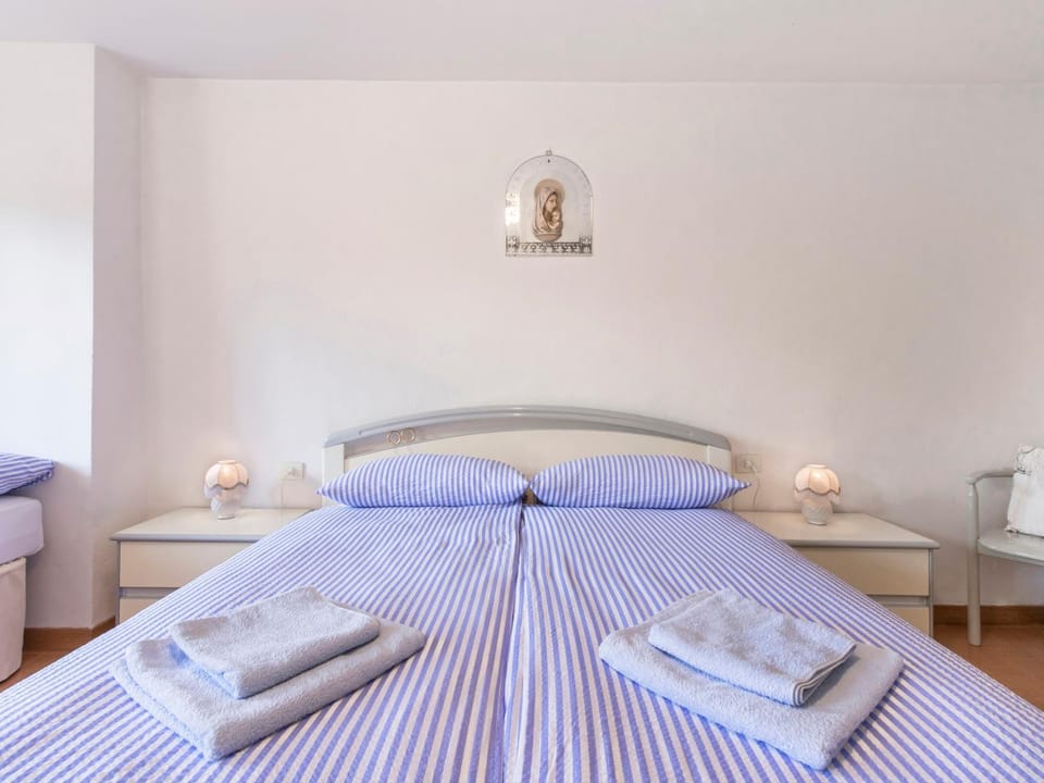 Property building, Living room, Bedroom