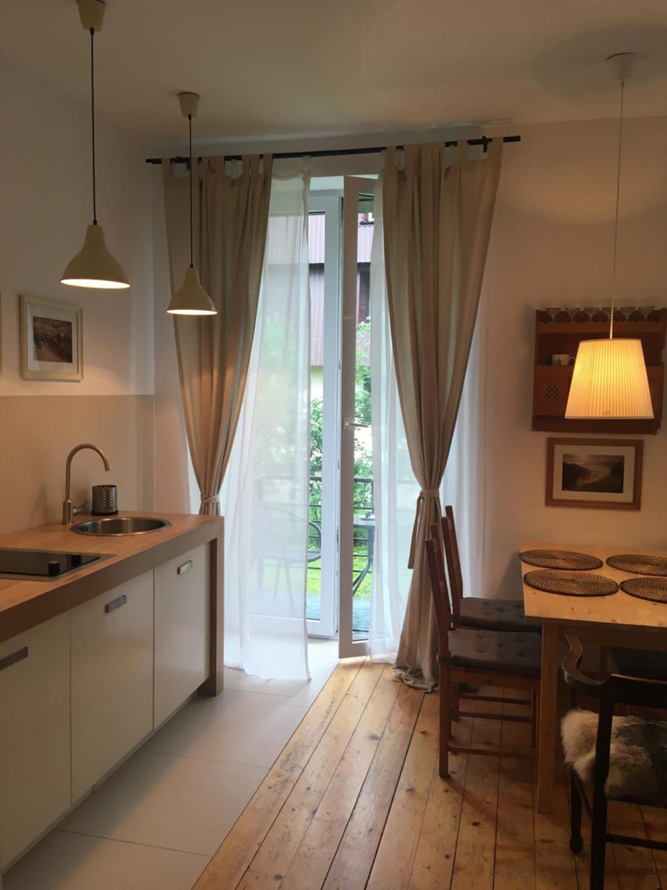 Kitchen or kitchenette, Dining area, stove