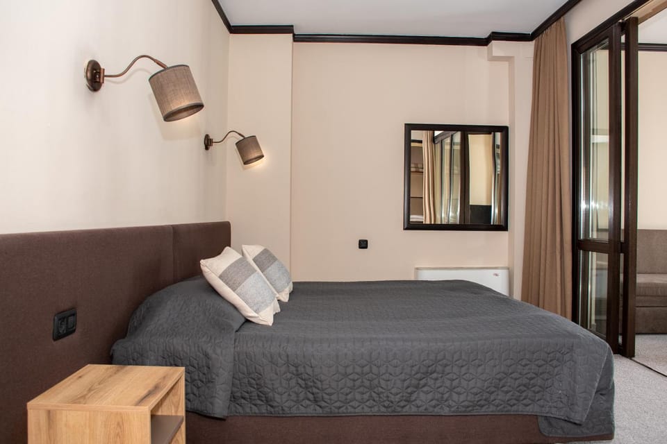 Bed, Photo of the whole room, Bedroom