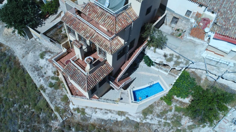 Facade/entrance, Bird's eye view, River view