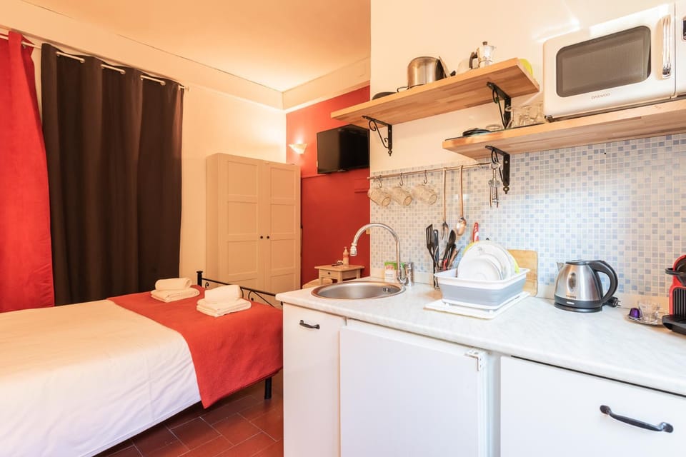 Kitchen or kitchenette, Bedroom