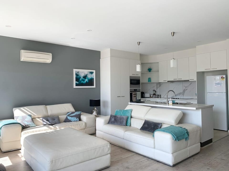 Living room, Seating area, air conditioner