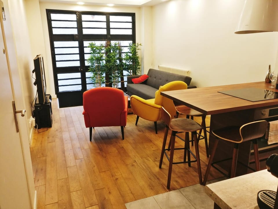 Living room, Seating area, Dining area