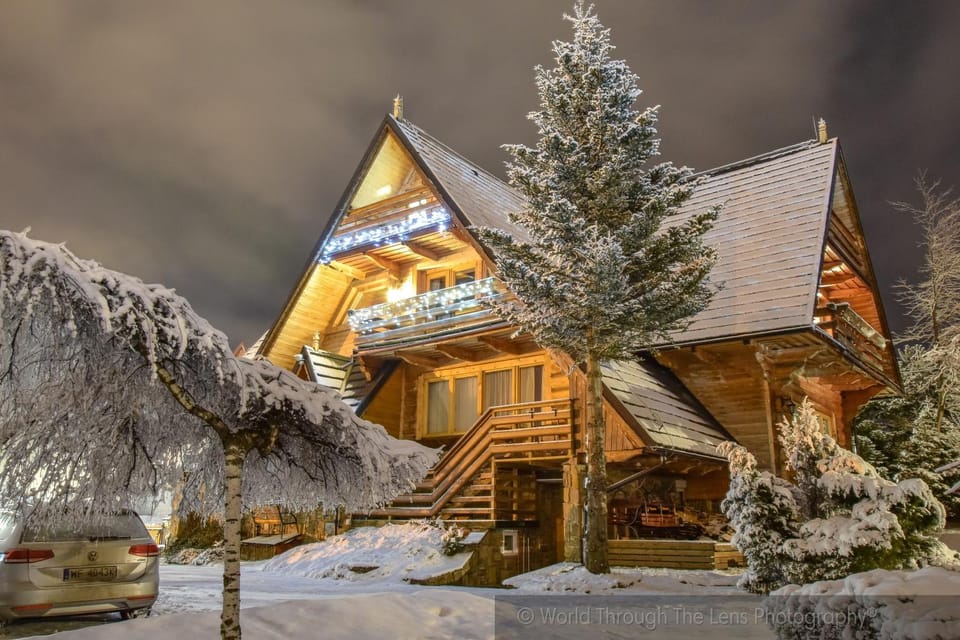 Property building, Facade/entrance, Winter