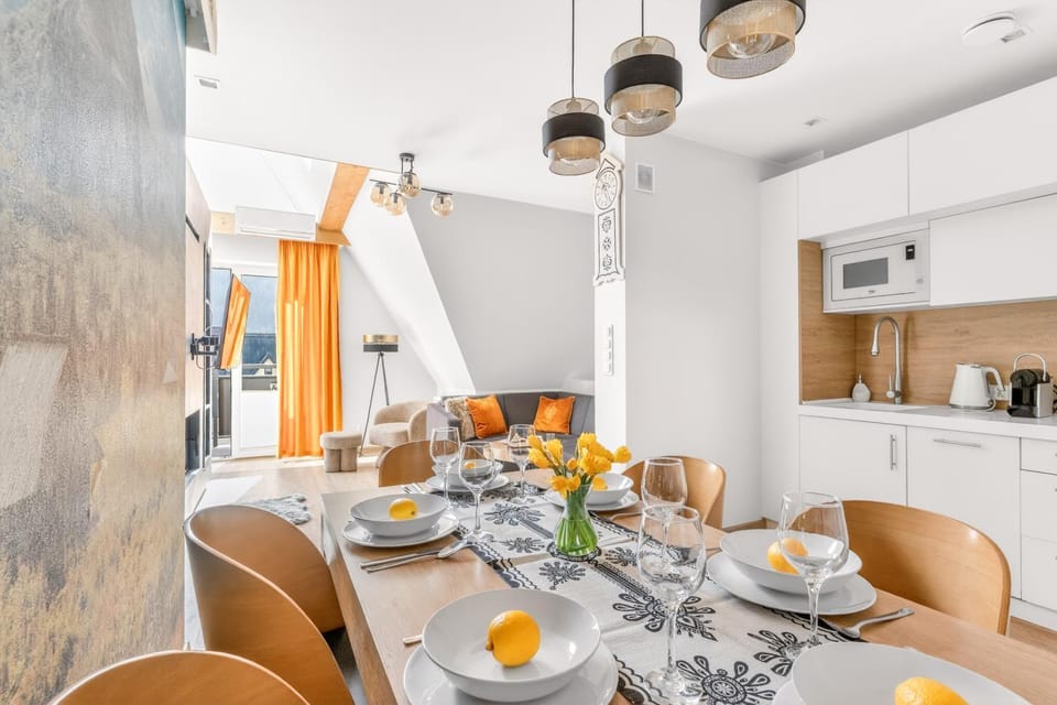 Kitchen or kitchenette, Seating area, Dining area