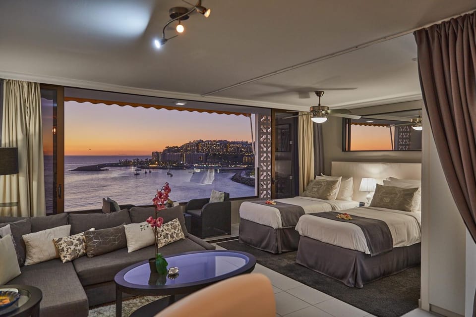 Bed, Photo of the whole room, Sunset