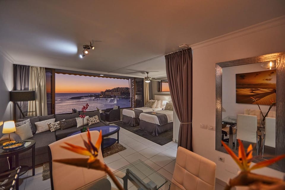 Photo of the whole room, Sea view, Sunset