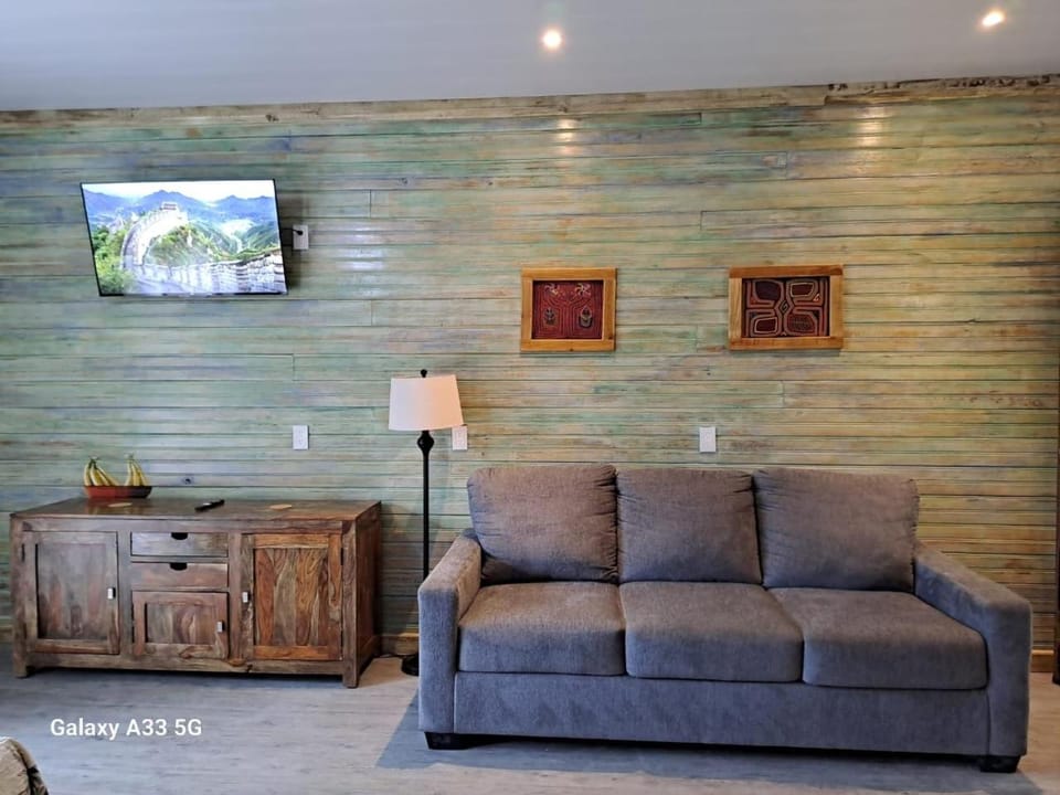 TV and multimedia, Seating area