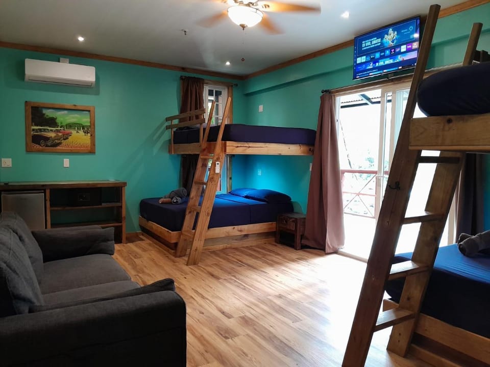 Bedroom, bunk bed