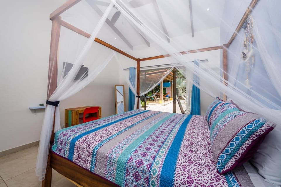 Shower, Toilet, Garden, Bathroom, TV and multimedia, View (from property/room), View (from property/room), Communal kitchen, Garden view, Pool view, Swimming pool, heating, locker, locker, air conditioner