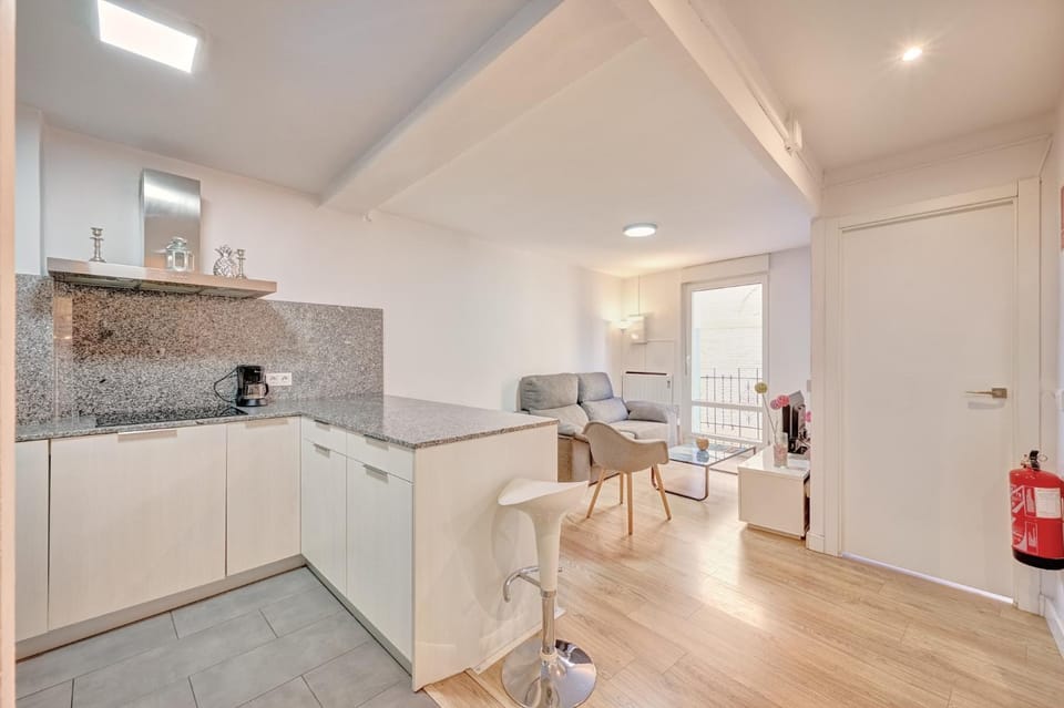 Kitchen or kitchenette, Living room, Seating area, stove
