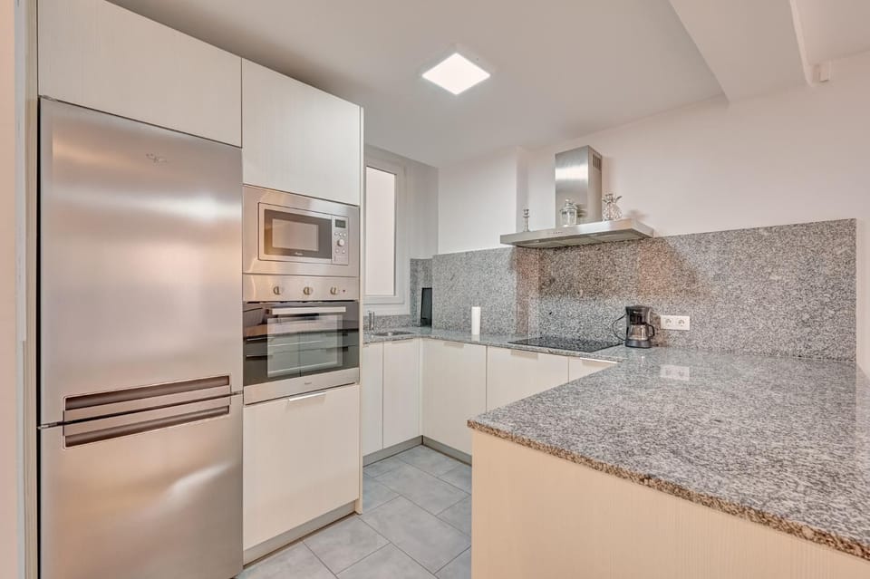 Kitchen or kitchenette, oven, stove