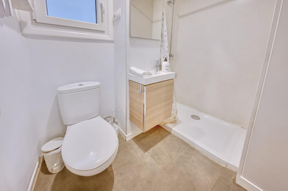 Shower, Toilet, Bathroom, Bath