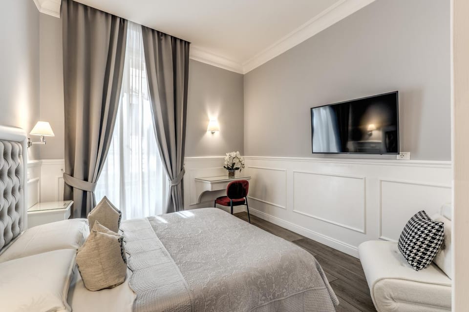 Bed, TV and multimedia, Photo of the whole room, Bedroom