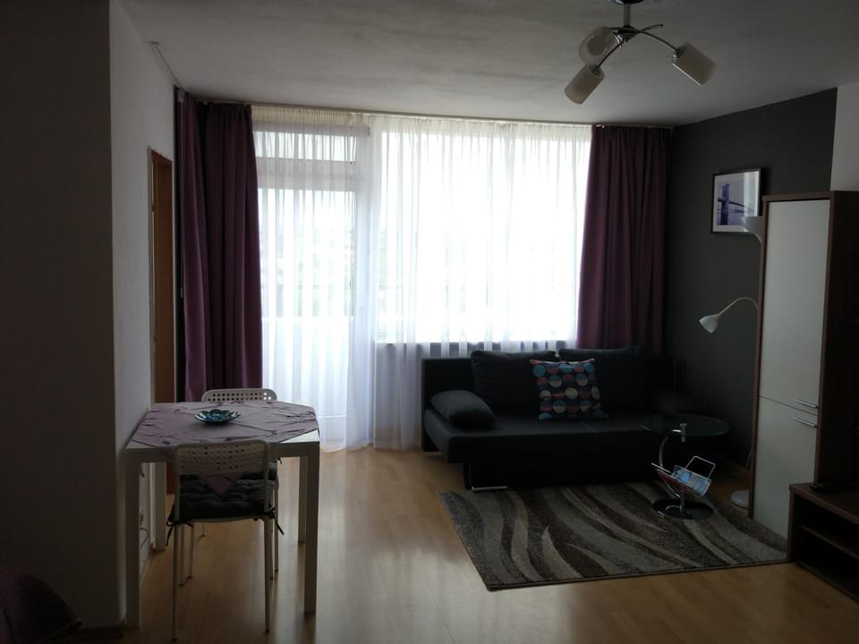 Day, Photo of the whole room, Decorative detail, Decorative detail