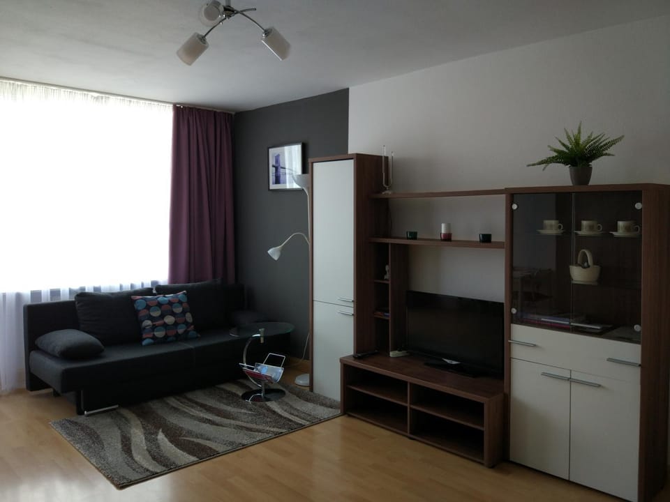 Day, Activities, Photo of the whole room, Decorative detail