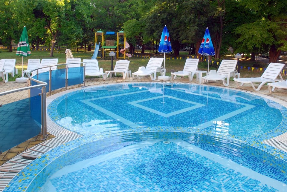 Swimming pool, Swimming pool