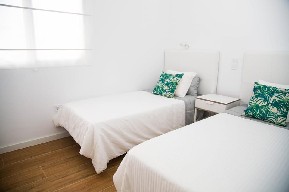 Photo of the whole room, Bedroom