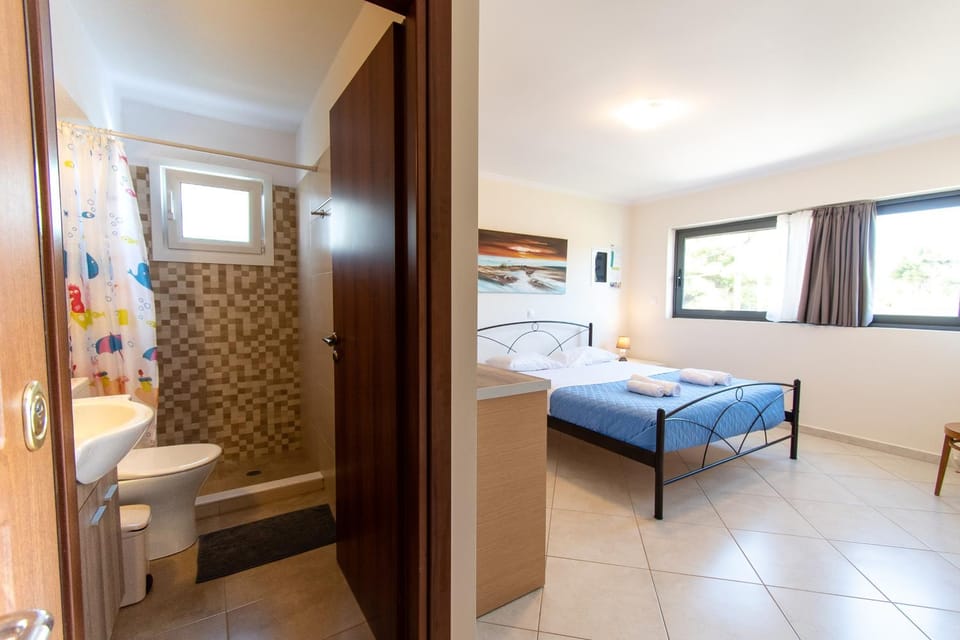 Bed, Bathroom, Photo of the whole room