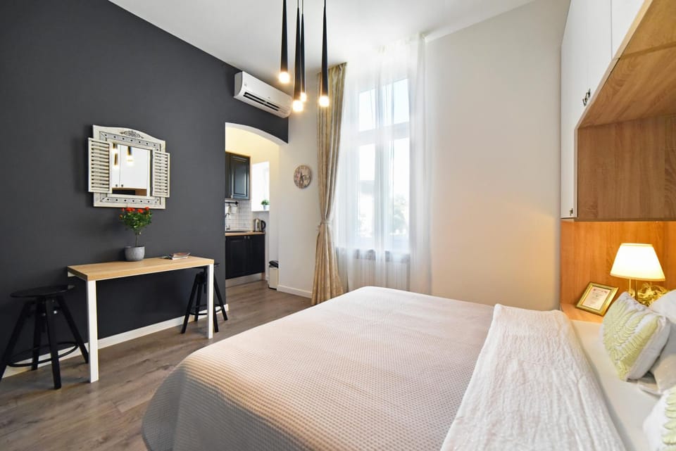 Seating area, Bedroom